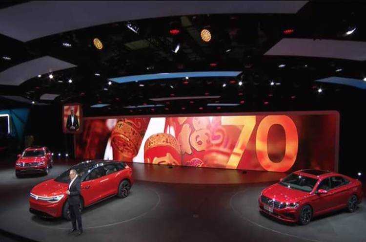 فولكس فاجن تعرض 3 سيارات باللون الأحمر في معرض شنغهاي 2019